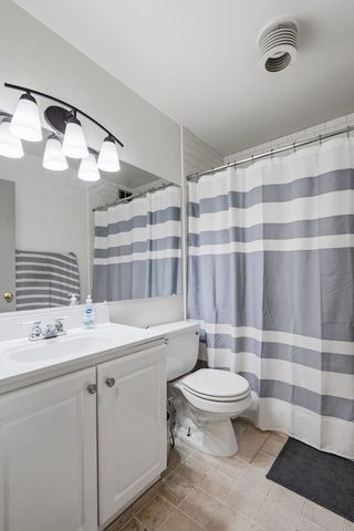 1560 N Sandburg Terrace 1405, Chicago, IL 60610