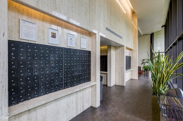 1560 N Sandburg Terrace 1405, Chicago, IL 60610
