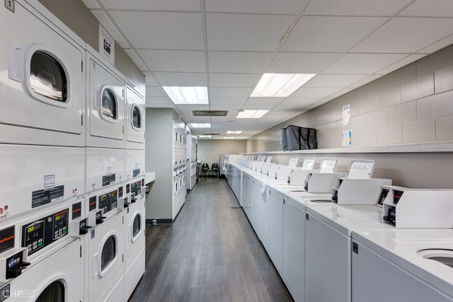 1560 N Sandburg Terrace 1405, Chicago, IL 60610