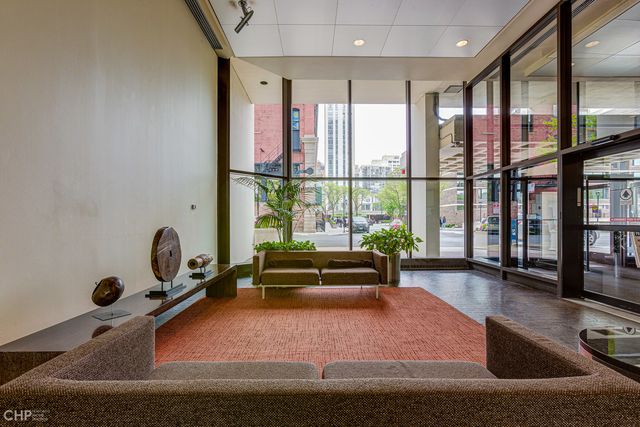 1560 N Sandburg Terrace 1405, Chicago, IL 60610