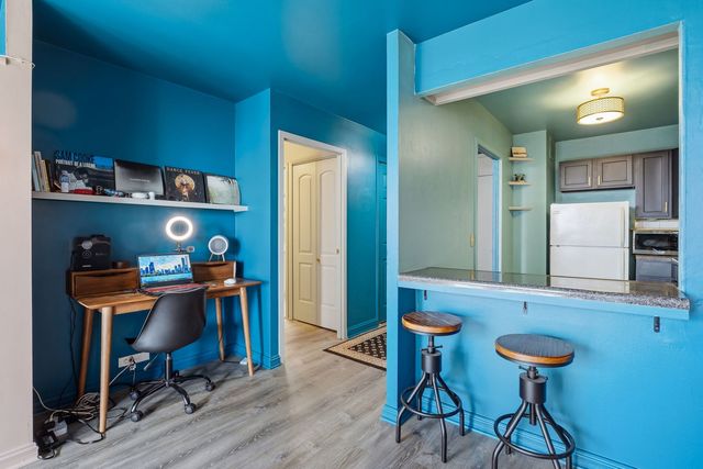1560 N Sandburg Terrace 1405, Chicago, IL 60610