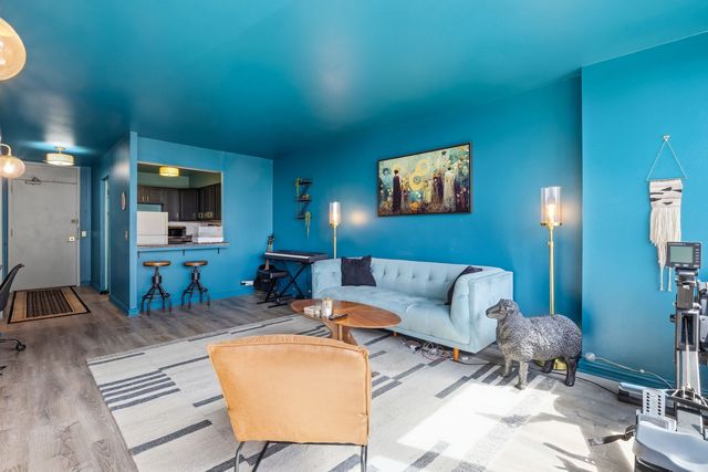 1560 N Sandburg Terrace 1405, Chicago, IL 60610