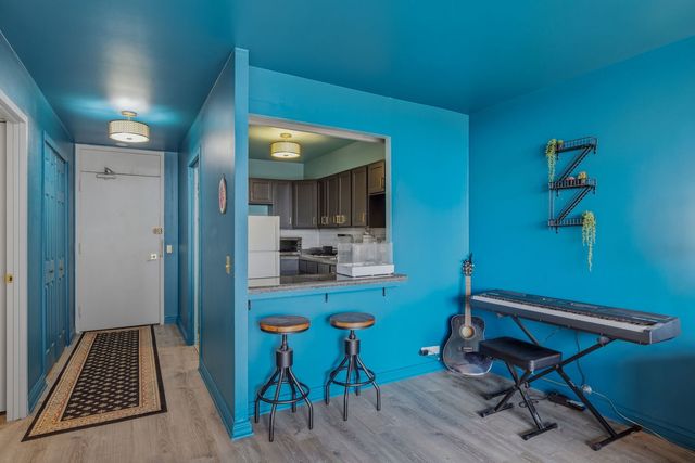 1560 N Sandburg Terrace 1405, Chicago, IL 60610