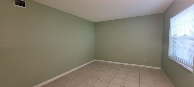 2302 Sunrise Boulevard 1-103, Fort Pierce, FL 34982