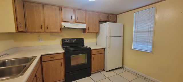 2302 Sunrise Boulevard 1-103, Fort Pierce, FL 34982