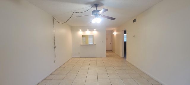 2302 Sunrise Boulevard 1-103, Fort Pierce, FL 34982