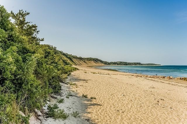 92 Cliffside Dr hole 2, Plymouth, MA 02360