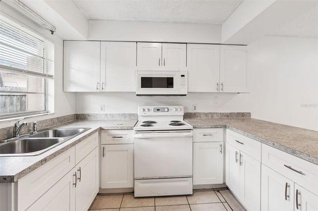 1048 BUCCANEER DRIVE, Lakeland, FL 33801