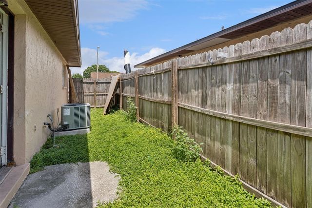 1048 BUCCANEER DRIVE, Lakeland, FL 33801