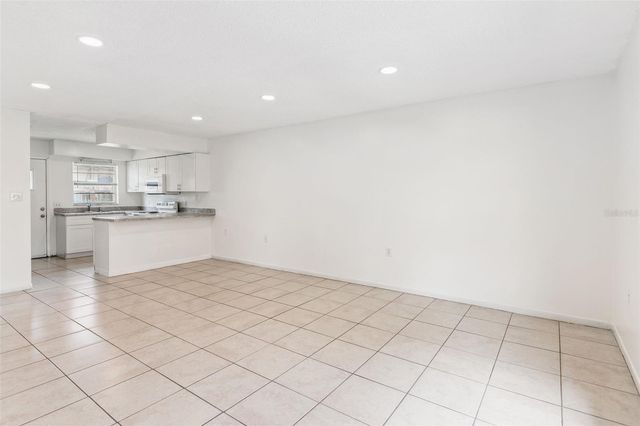 1048 BUCCANEER DRIVE, Lakeland, FL 33801