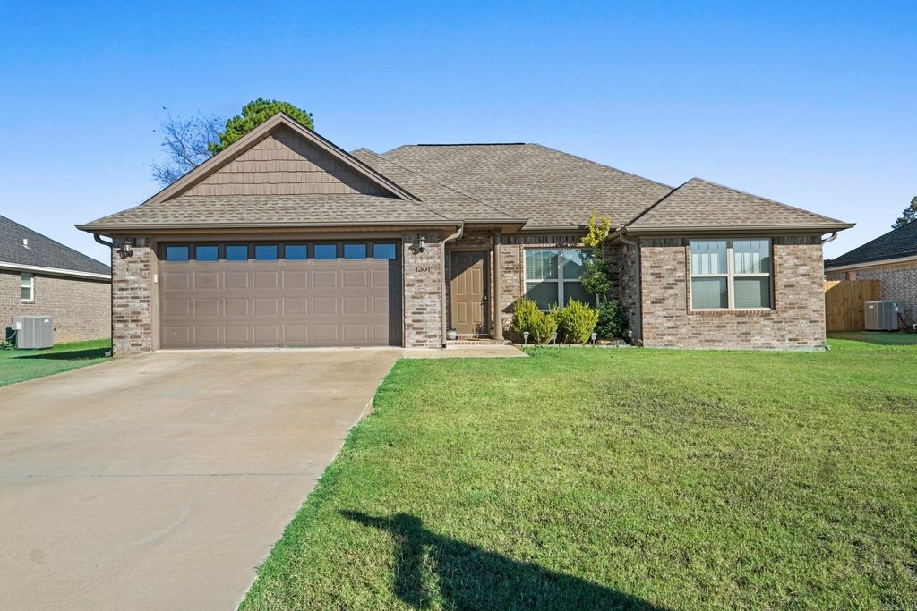 1301 Ridgefield Circle, Searcy, AR 72143