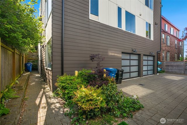 2127 2nd Avenue N, Seattle, WA 98109