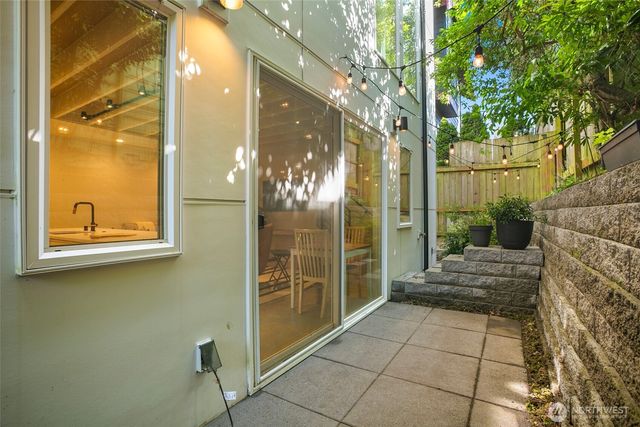 2127 2nd Avenue N, Seattle, WA 98109