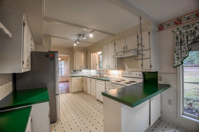 408 Robinhood Circle, Crockett, TX 75835