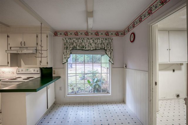 408 Robinhood Circle, Crockett, TX 75835