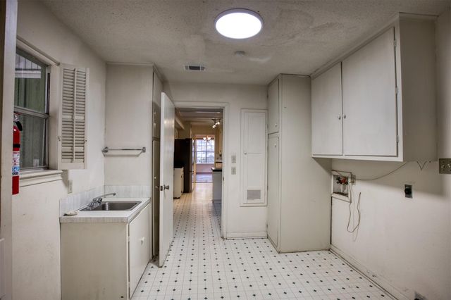 408 Robinhood Circle, Crockett, TX 75835