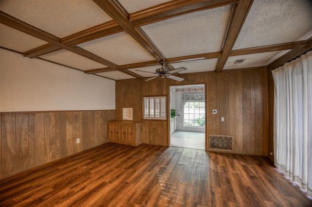 408 Robinhood Circle, Crockett, TX 75835