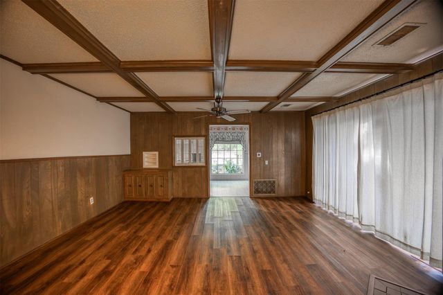 408 Robinhood Circle, Crockett, TX 75835