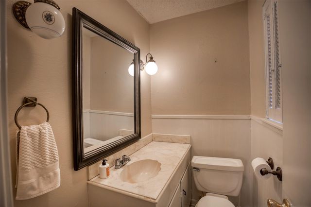 408 Robinhood Circle, Crockett, TX 75835