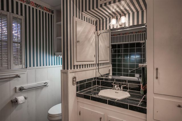 408 Robinhood Circle, Crockett, TX 75835