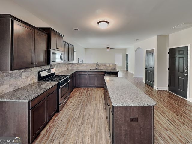 553 Cherry Creek Drive, Loganville, GA 30052