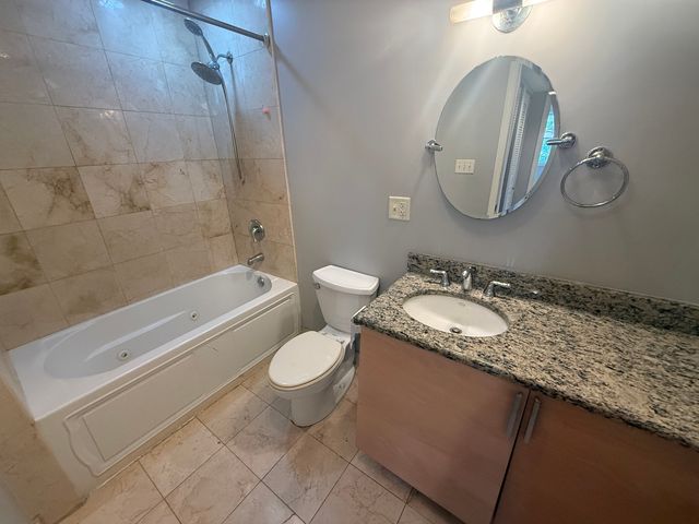 6954 N Greenview Avenue 308, Chicago, IL 60626