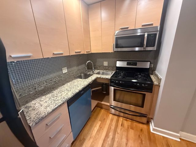 6954 N Greenview Avenue 308, Chicago, IL 60626