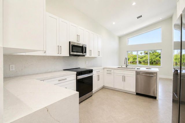 261 SW 178th Way, Pembroke Pines, FL 33029
