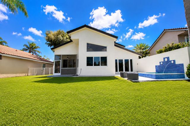 261 SW 178th Way, Pembroke Pines, FL 33029
