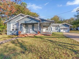 2940 BONHAM, Paris, TX 75460