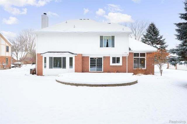 5648 Whitfield Drive, Troy, MI 48098