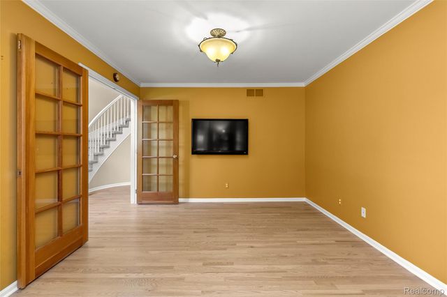 5648 Whitfield Drive, Troy, MI 48098