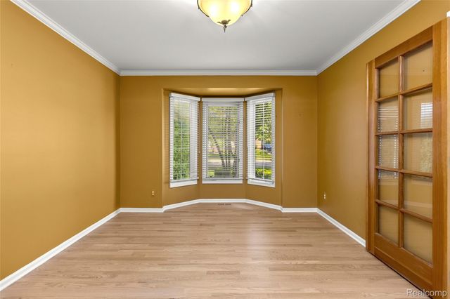 5648 Whitfield Drive, Troy, MI 48098