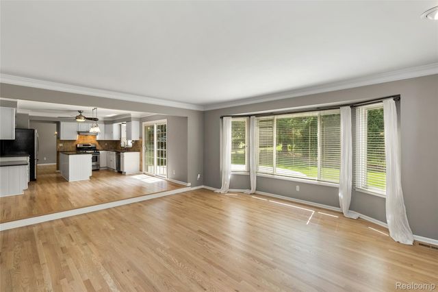 5648 Whitfield Drive, Troy, MI 48098