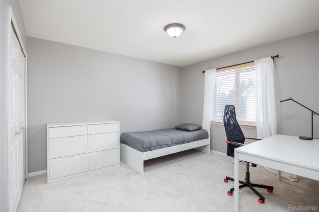 5648 Whitfield Drive, Troy, MI 48098