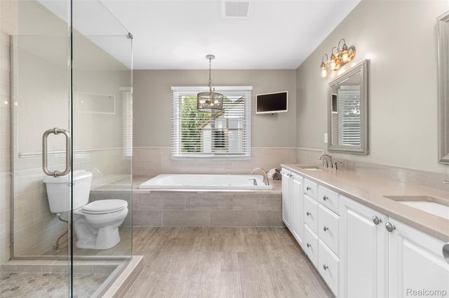 5648 Whitfield Drive, Troy, MI 48098