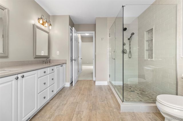 5648 Whitfield Drive, Troy, MI 48098