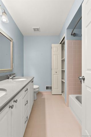 5648 Whitfield Drive, Troy, MI 48098