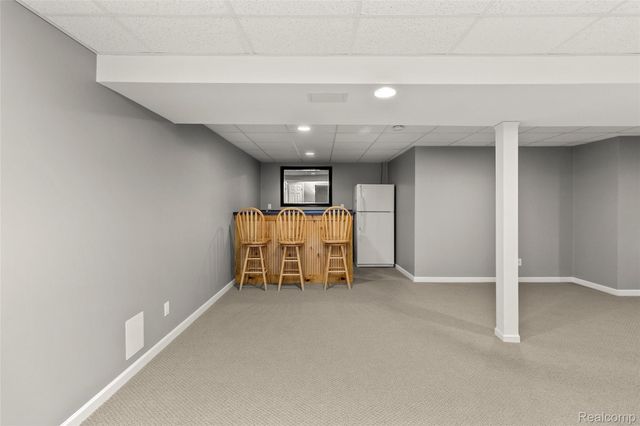 5648 Whitfield Drive, Troy, MI 48098