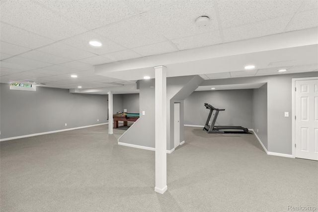 5648 Whitfield Drive, Troy, MI 48098