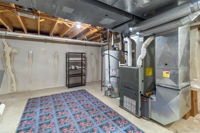 5648 Whitfield Drive, Troy, MI 48098