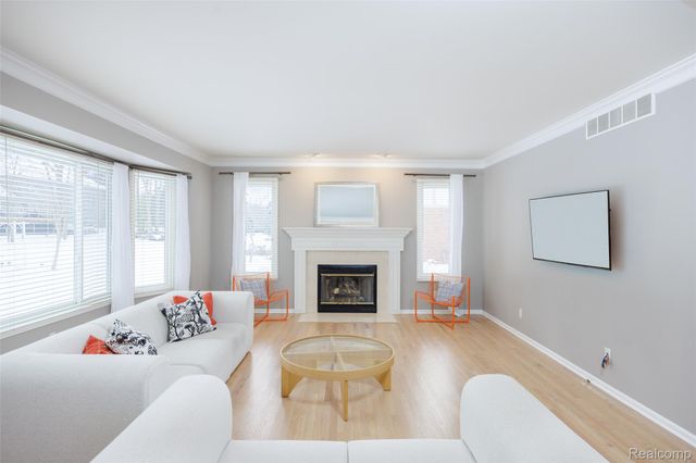 5648 Whitfield Drive, Troy, MI 48098