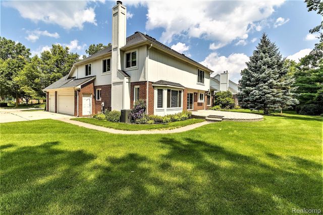 5648 Whitfield Drive, Troy, MI 48098
