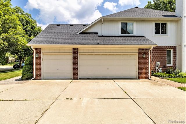 5648 Whitfield Drive, Troy, MI 48098