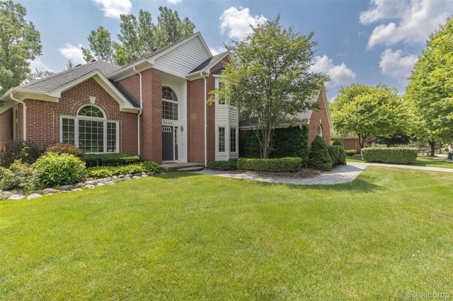 5648 Whitfield Drive, Troy, MI 48098