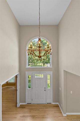 5648 Whitfield Drive, Troy, MI 48098