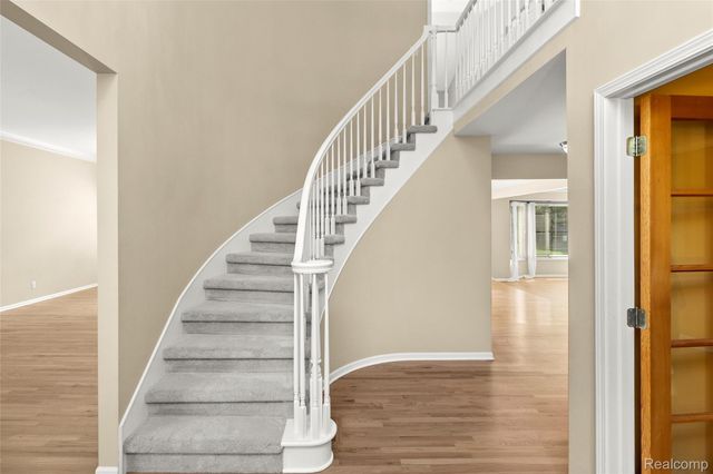 5648 Whitfield Drive, Troy, MI 48098