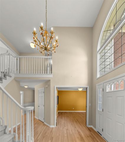 5648 Whitfield Drive, Troy, MI 48098