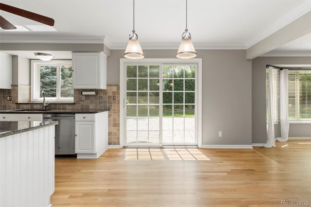 5648 Whitfield Drive, Troy, MI 48098