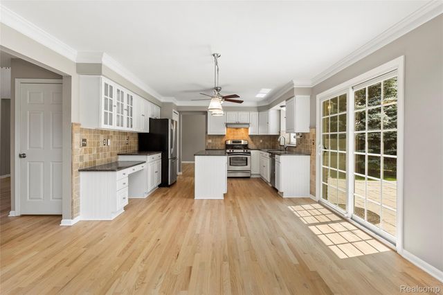 5648 Whitfield Drive, Troy, MI 48098